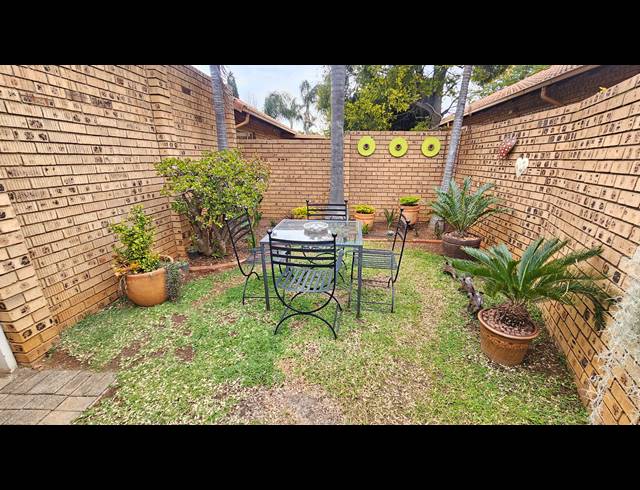 2 BEDROOM SIMPLEX FOR SALE IN MORELETA PARK